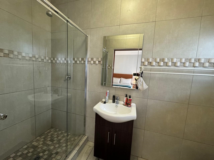 2 Bedroom Property for Sale in Gateway Manor North West